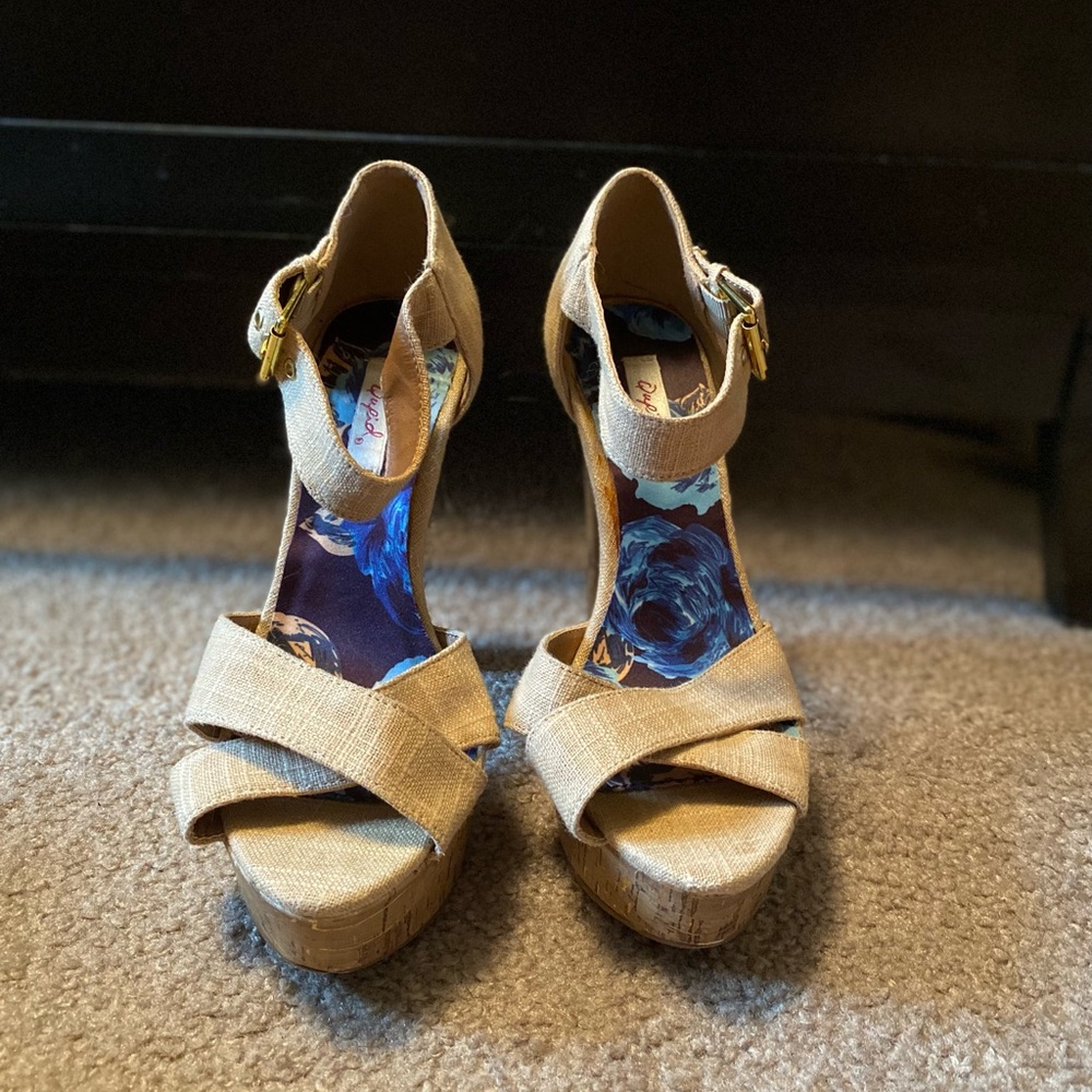 Nude/gold Heels